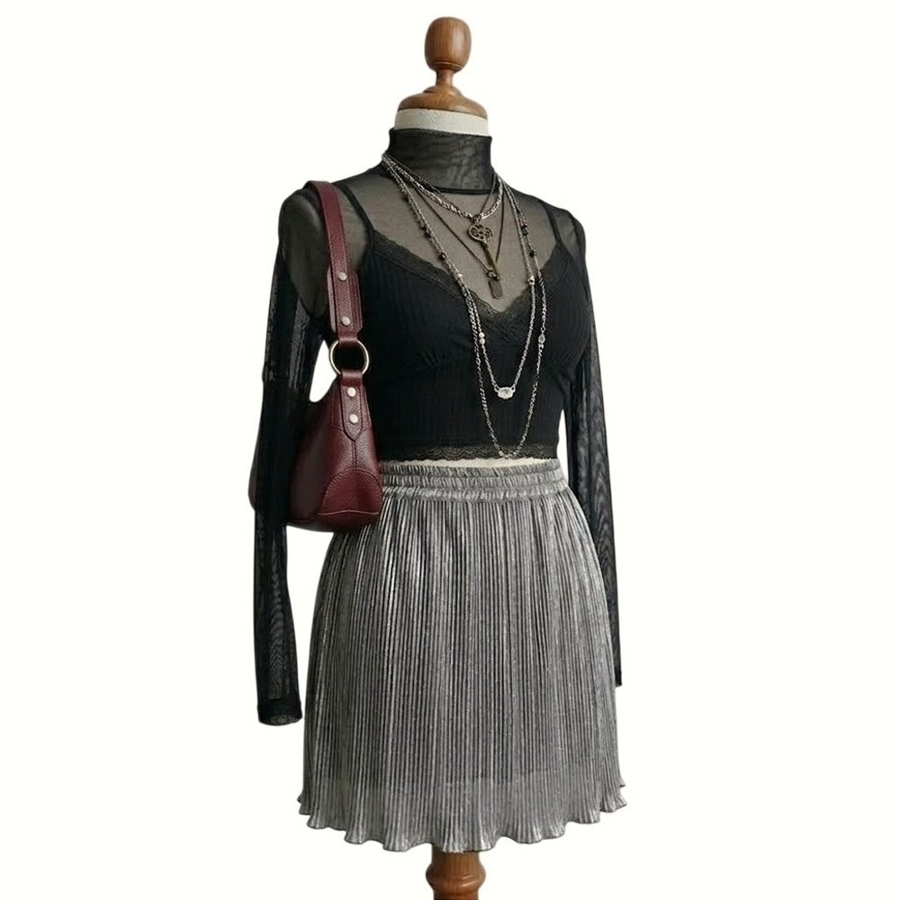 Silver Mini Skirt size MEDIUM pleated‎ plisse Twirl Metallic Party Holiday
